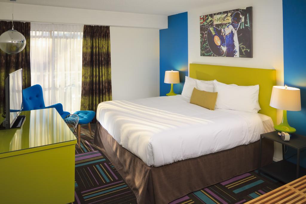 Hotel Zed room